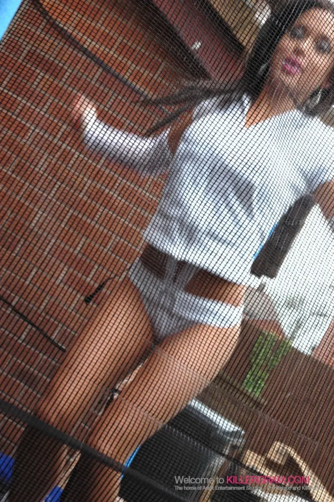 Killergram 'Riding The Gym Freak' starring Anaya Leon (Photo 6)