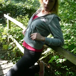 Ariana Kaye in 'Killergram' Caught Out Dogging (Thumbnail 6)