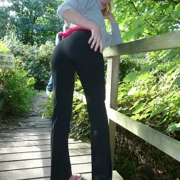 Ariana Kaye in 'Killergram' Caught Out Dogging (Thumbnail 9)