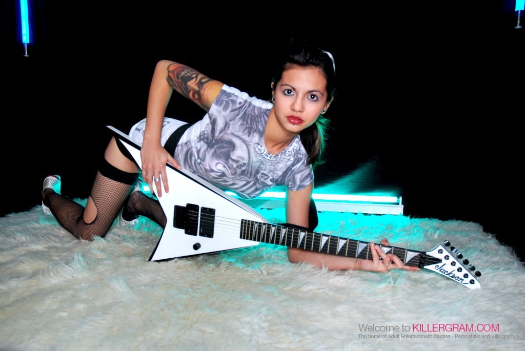 Killergram 'Hot Inked Rock Chick' starring Holly Dee (Photo 2)