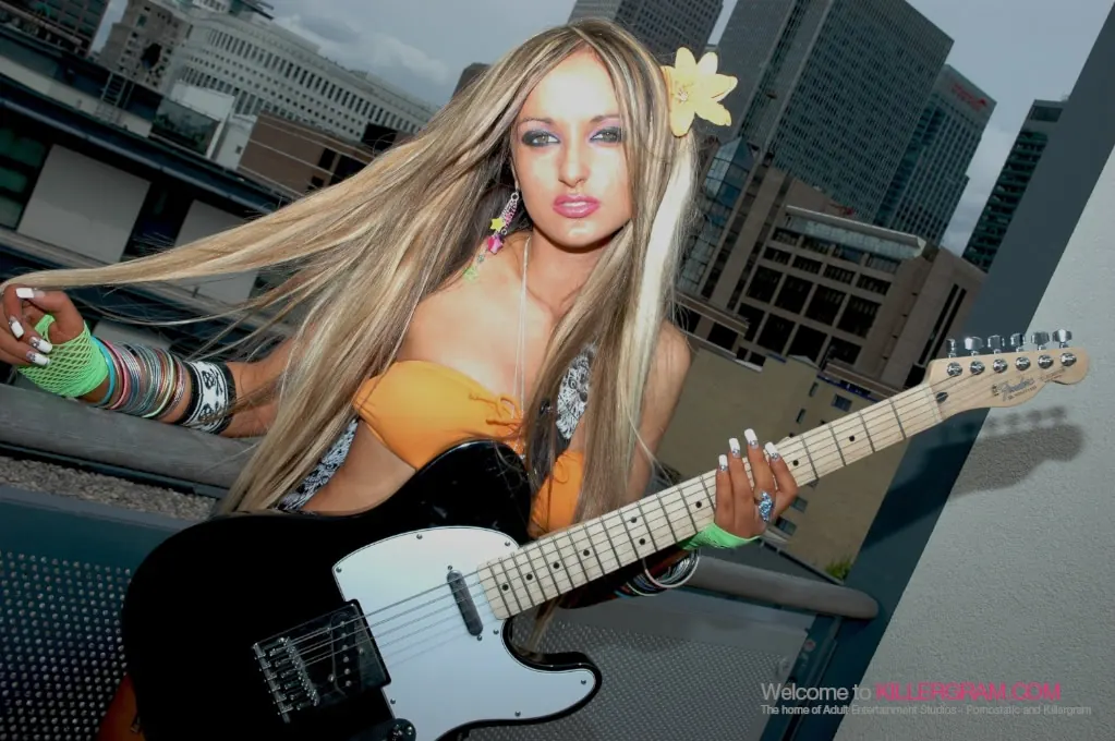 Killergram 'Riff It Real Hard' starring Makara Kai (Photo 3)