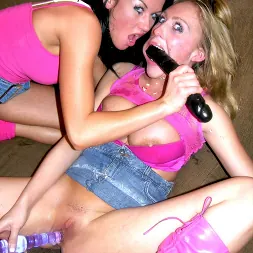 Natalia in 'Killergram' Trying A Taste of Lolly (Thumbnail 13)