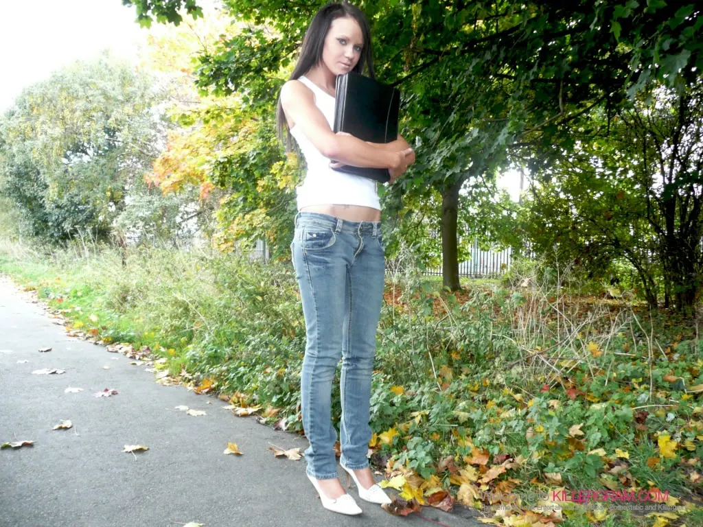 Killergram 'A Porn School Student' starring Paris May (Photo 2)